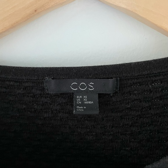〰️ SOLD 〰️ COS black textured sweater - Picture 4 of 5